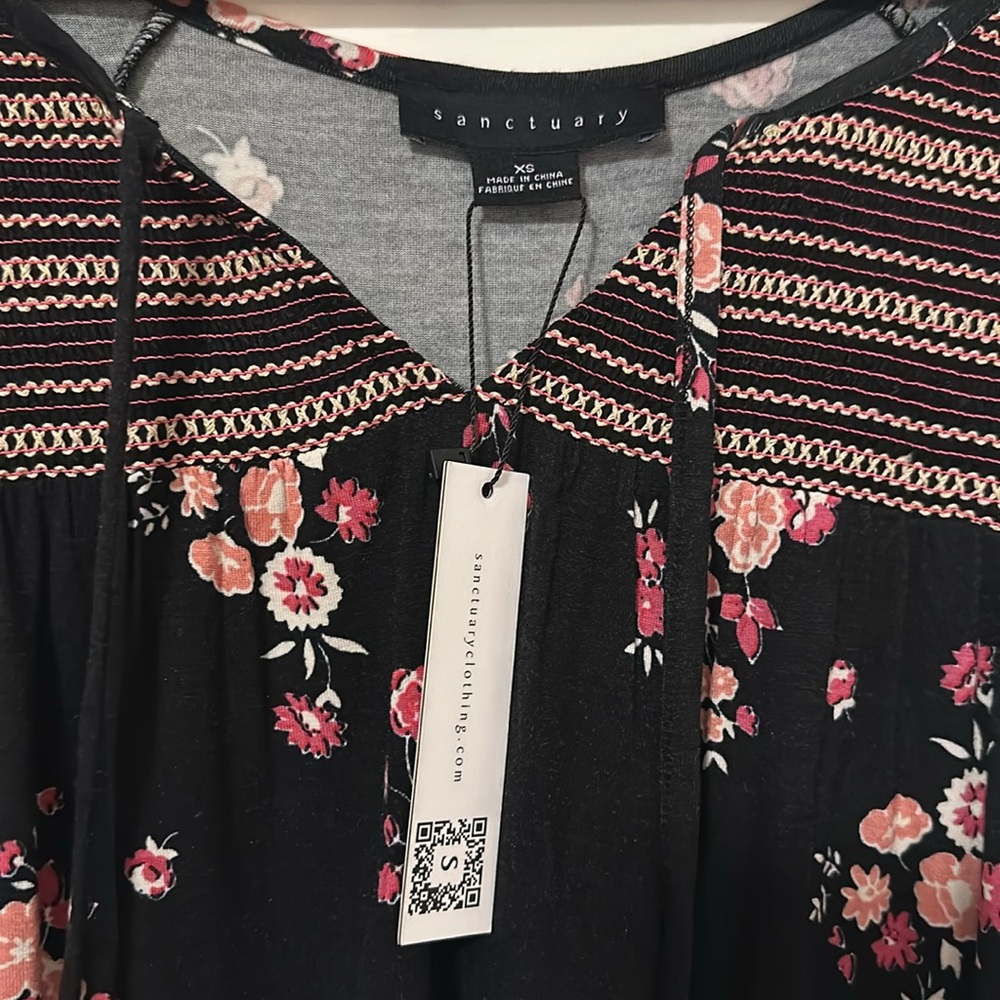 Sanctuary Blouse size XS v neck with tie and flounce sleeves NWT
